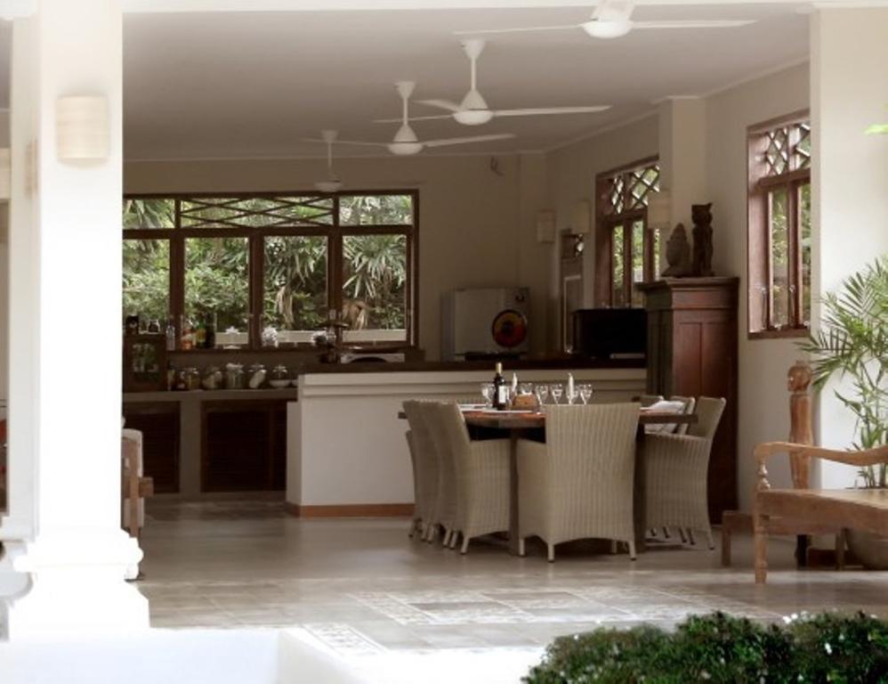 Villa Varuna Legian Zimmer foto